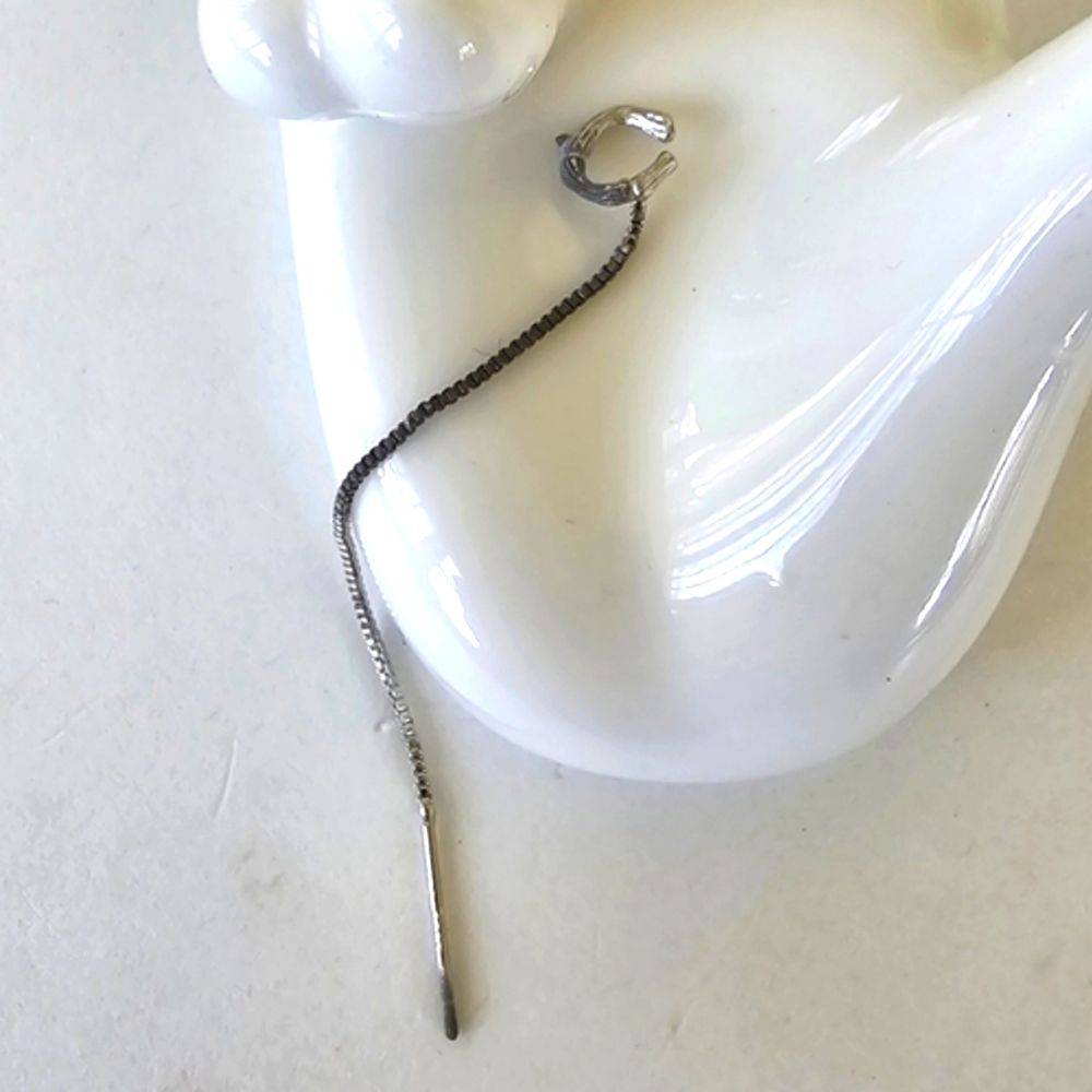👂FREE Add-On "C" Initial Thread Chain Earring